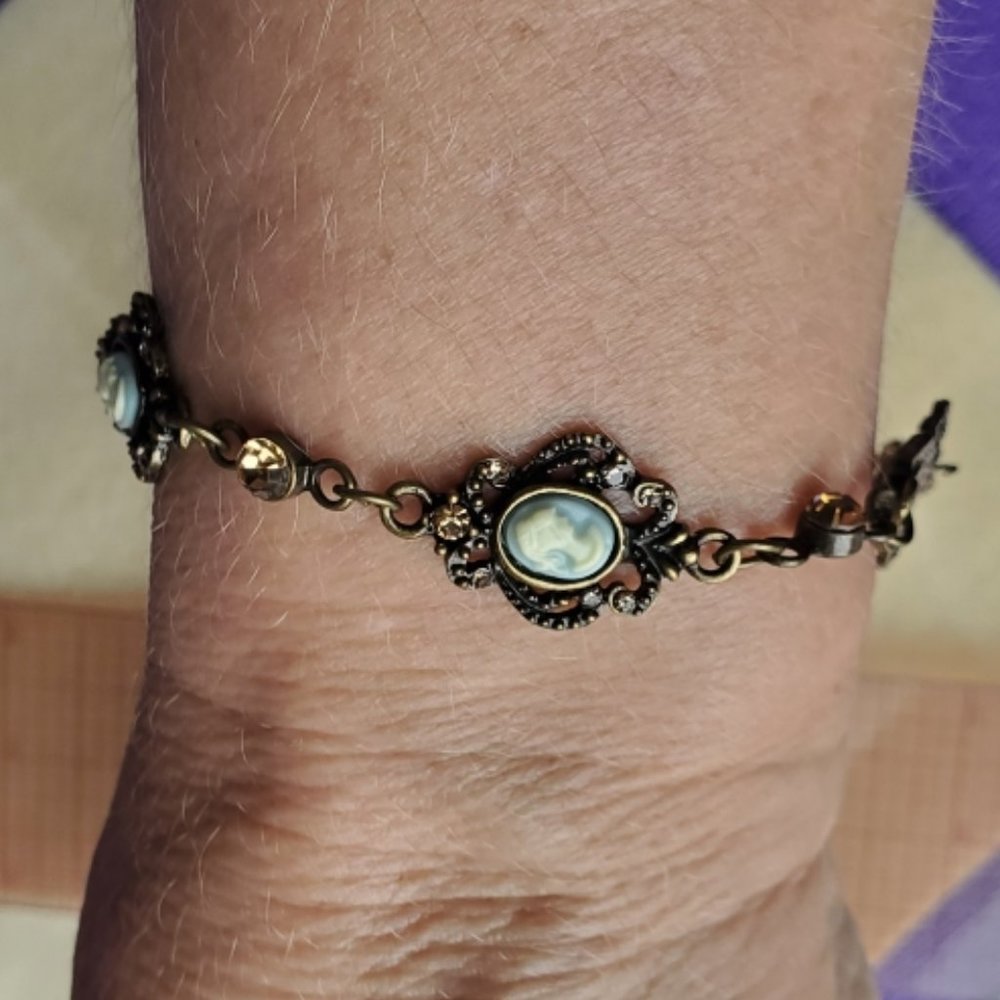 Cameo Rhinestone Chain bracelet - Picture 3 of 4